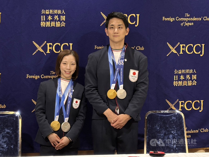 米蘭冬奧落幕，引發話題的花式滑冰雙人組合「璃來龍」三浦璃來與木原龍一行程滿檔，25日下午出席日本外國特派員協會記者會。中央社記者戴雅真東京攝　115年2月25日