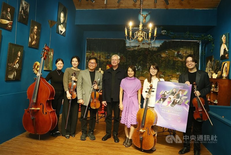 「Concertato－雙鍵盤與弦樂的對話」系列音樂會將登場，德國管風琴名家盧曼（Ludger Lohmann）（中）25日出席記者會表示，這次與台灣音樂家合作，首次排練就能感受非常和諧的默契。中央社記者郭日曉攝　115年2月25日