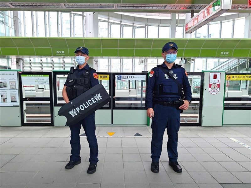 台中市政府1999市民專線24日收到網友留言指，在中捷車站及列車安裝爆裂物，警方獲報後不敢大意，經清查後確認為虛驚一場，後續將持續巡查以維護安全。（中捷公司提供）