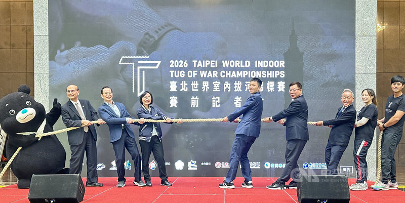 2026台北世界室內拔河錦標賽3月12日起將在台北小巨蛋舉辦，25日賽前記者會上，運動部長李洋（右5）鼓勵選手拿出最佳表現。中央社記者黎建忠攝　115年2月25日