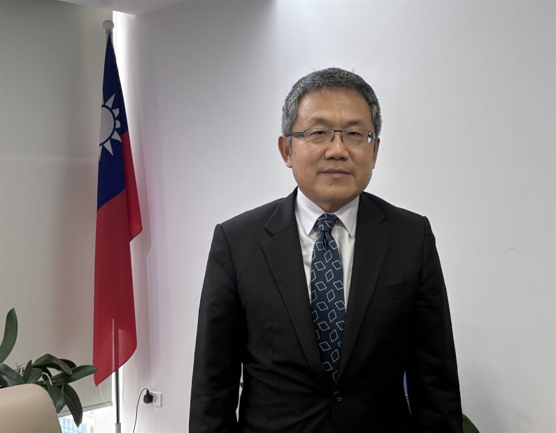 駐越南大使劉世忠到任滿一年，他向中央社表示，台越2025貿易總額增4成。近年越南致力科技轉型，台灣盡力協助培育人才。隨著台越供應鏈互補性日增，雙邊合作潛力無窮。中央社記者曾婷瑄河內攝 114年2月25日