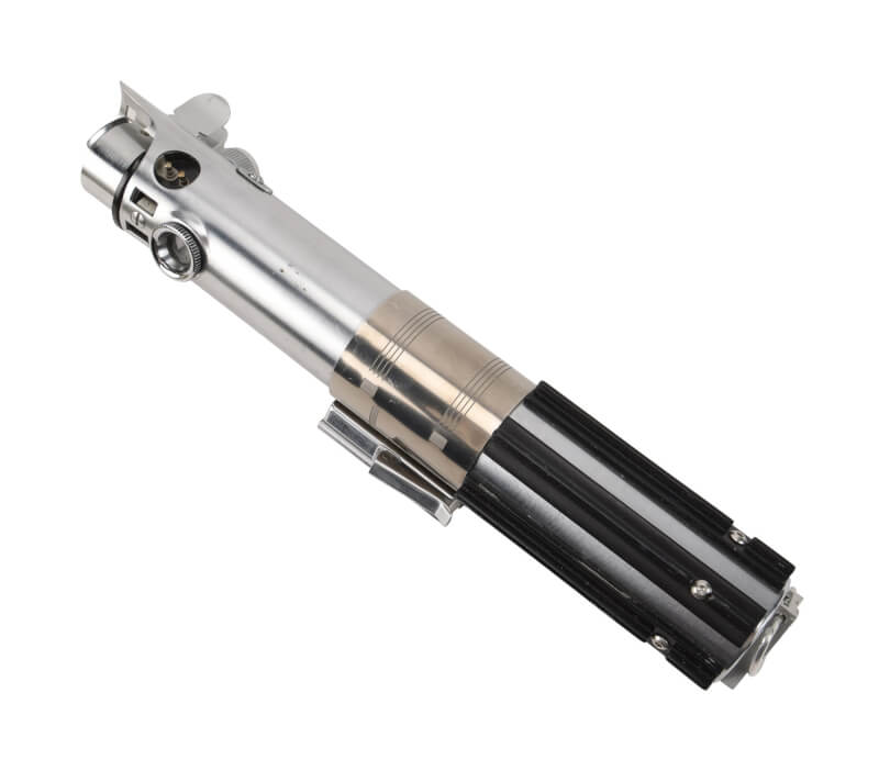 在「STAR WARS：原力覺醒」中亮相的光劍握柄。（圖取自Propstore網頁propstoreauction.com）