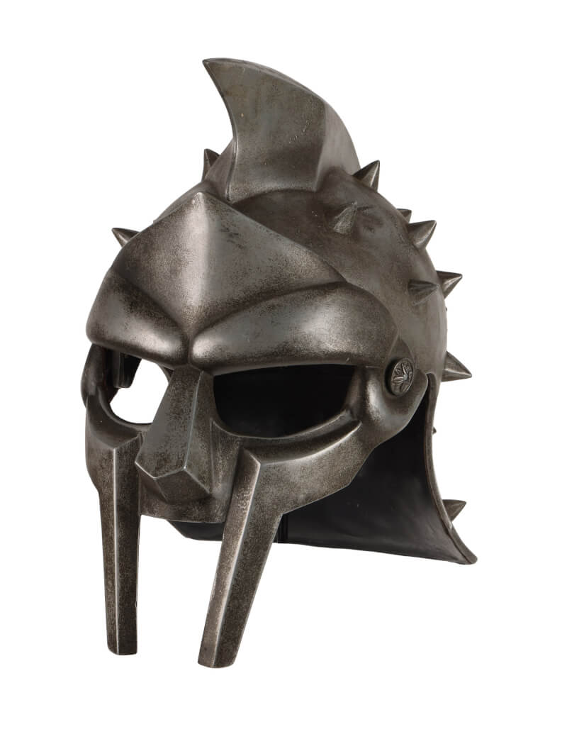 大導演雷利史考特2000年作品「神鬼戰士」中，羅素克洛在競技場上所戴的頭盔。（圖取自Propstore網頁propstoreauction.com）