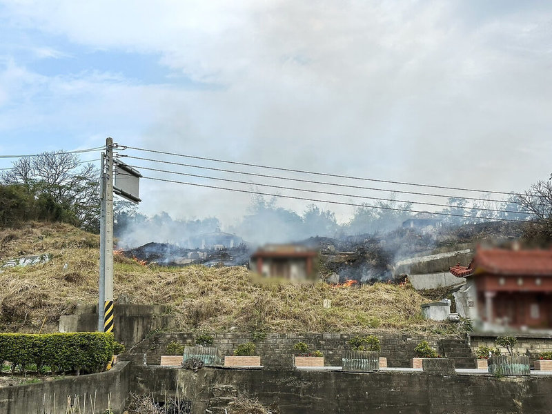 內政部消防署26日表示，清明節祭祖高峰將至，呼籲民眾掃墓應謹記「除草『不』用火」等4不1要原則，以防山林火警。（消防署提供）中央社記者黃麗芸傳真　115年2月26日