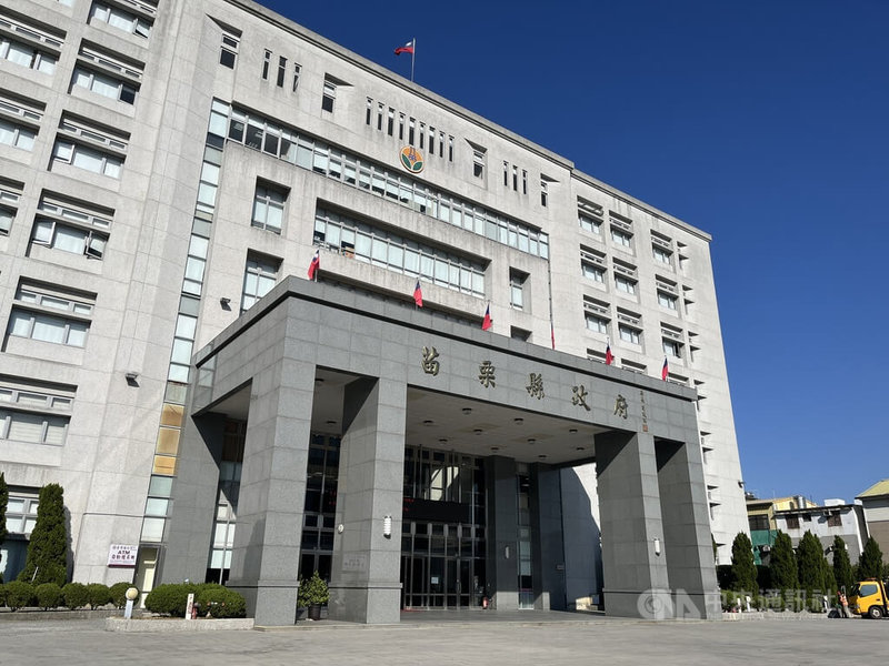 苗栗縣政府3月起新設一級單位「長期照護處」與「數位研考處」，並調整部分局、處業務，將「三義木雕博物館」升格為二級機關，人事處26日發布新一波人事異動。中央社記者管瑞平攝　115年2月26日