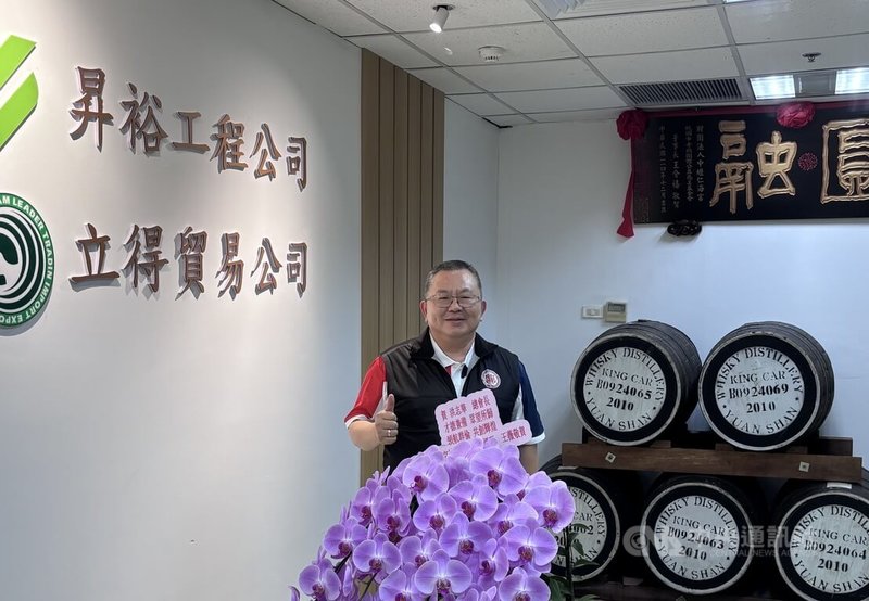 洪志華年初正式接下越南台灣商會聯合總會（越總）第27屆總會長一職，他十多年前為駐越南代表處武官，退役後中年轉經商，邊走邊學。如今他紮穩根基，希望以民間之力，用另一種方式推進台越關係。中央社記者曾婷瑄河內攝　115年2月26日