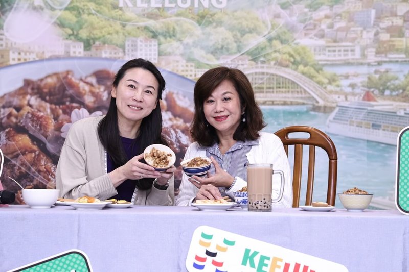 基隆市文化觀光局3月13日起推出「2026基隆滷肉飯節」，基隆市副市長邱佩琳（右）、文觀局長江亭玫（左）26日出席宣傳活動。（基隆市政府提供）中央社記者王朝鈺傳真　115年2月26日
