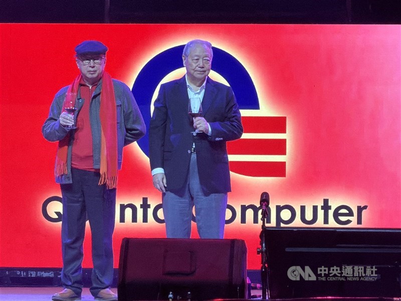 圖為廣達董事長林百里（左）、副董事長梁次震（右）。（中央社檔案照片）