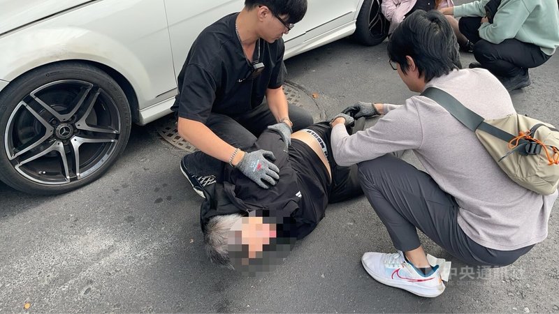 警政署刑事局偵查第4大隊副大隊長江嘉勝26日表示，竹聯幫弘仁會北山聯盟陳姓幹部（遭壓制者）和幫眾橫行於淡水、北投地區，2025年底動私刑押人痛毆、勒索，經蒐證完備後，2月間已逮補9嫌送辦。（翻攝照片）中央社記者黃麗芸傳真　115年2月26日