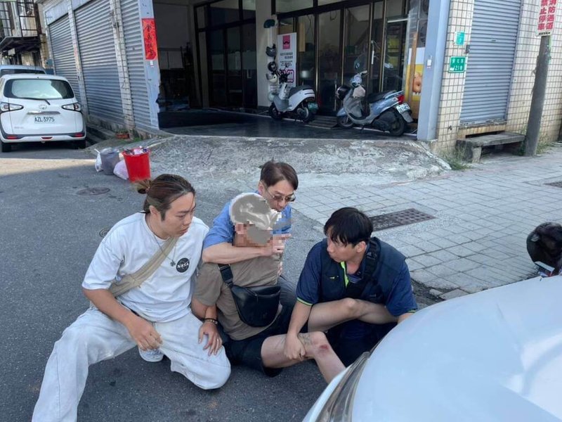 有毒品前科的杜姓男子26日駕車前往台南市安平區準備交易毒品，警方利用杜男準備上車時攔查，杜男拒絕配合並企圖逃逸時，當場被警方壓制。（台南市警局提供）中央社記者張榮羊台南傳真　115年2月27日