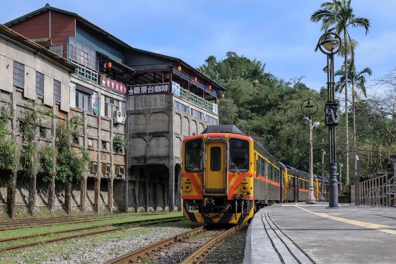 新北市觀光旅遊局27日表示，台鐵平溪支線沿線具有煤礦運輸的歷史記憶，菁桐車站充滿濃厚的懷舊氛圍。（新北市府觀光旅遊局提供）中央社記者黃旭昇新北傳真  115年2月27日