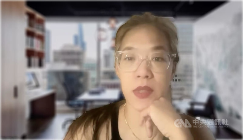 台灣電影「左撇子女孩」在芬蘭上院線，導演鄒時擎因氣候因素未能親抵芬蘭宣傳，透過視訊接受專訪，分享該片如何以普世的母女關係跨越文化藩籬。中央社記者巫祈麟赫爾辛基攝　115年2月27日