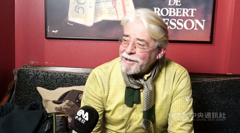 芬蘭片商Cinema Mundo執行長西塔拉（Mika Siltala）深耕亞洲電影逾20年，他刻意選2月嚴冬讓「左撇子女孩」在芬蘭上映，讓觀眾在深冬潛進台北夜市的色彩。中央社記者巫祈麟赫爾辛基攝　115年2月27日