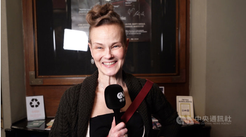 前芬蘭國家芭蕾舞團首席舞者許瓦里寧（Nina Hyvärinen）出席「左撇子女孩」芬蘭特映會，曾旅台多年的她表示，電影真實呈現台北日常，令她彷彿重返台北。中央社記者巫祈麟赫爾辛基攝　115年2月27日