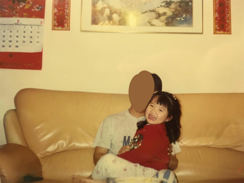 遭香港警方國安處通緝的海外港人郭鳳儀，其69歲父親郭賢生被指企圖取消為女兒購買的保單及提領餘額，早前被裁定俗稱「23條」下企圖處理潛逃者財產罪成。（圖取自facebook.com/annakwokfy）