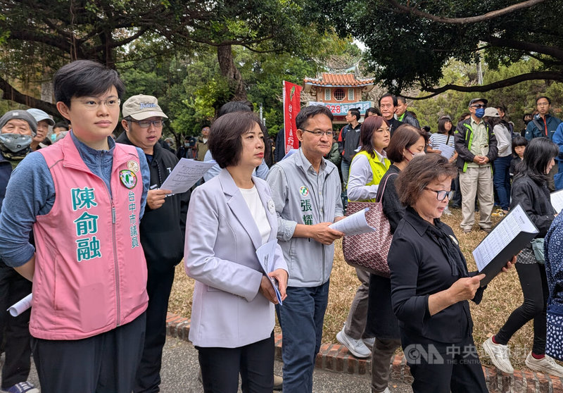 228事件79週年，台中中會公義行動教會28日下午在台中公園舉辦紀念禮拜，民主進步黨籍立法委員何欣純（前左2）等出席。中央社記者蘇木春攝　115年2月28日
