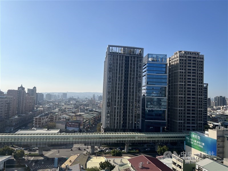 台中市房市業者分析，隨家戶人數減少，「小宅」成為預售推案主流產品，具產業支持與重大交通建設如捷運周邊區段，保值性將更優於學區題材。 中央社記者郝雪卿攝 115年2月28日