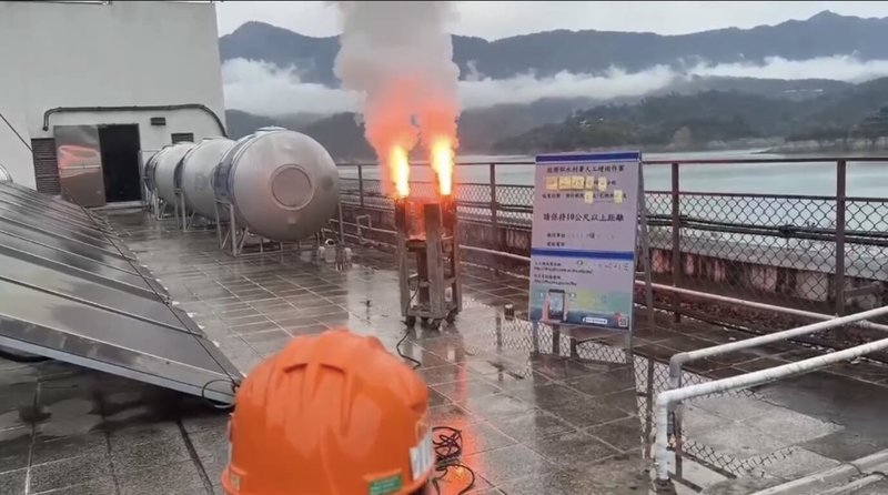 鋒面及華南雲雨區影響，台南地區28日降雨，經濟部水利署南區水資源分署把握機會在曾文水庫執行人工增雨，爭取水資源。（南區水資源分署提供）中央社記者張榮祥台南傳真　115年2月28日