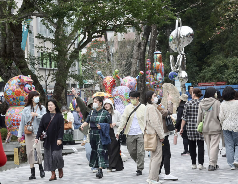 圖為民眾到台北市中正區南海學園參觀展覽。中央社記者張皓安攝 115年2月28日