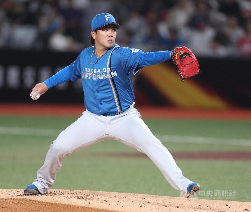 2026台日棒球國際交流賽28日下午在台北大巨蛋由中職味全龍隊與日職北海道日本火腿鬥士隊交手，火腿鬥士隊派出金村尚真（圖）擔任先發投手。中央社記者張新偉攝　115年2月28日