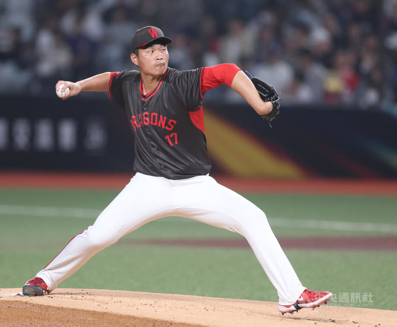 2026台日棒球國際交流賽28日最後一天賽程由中職味全龍隊與日職北海道日本火腿鬥士隊交手，龍隊派出郭郁政（圖）先發主投。中央社記者張新偉攝　115年2月28日