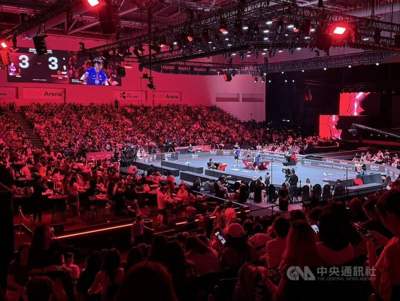 世界桌球職業大聯盟（WTT）新加坡大滿貫賽，「台灣一哥」林昀儒1日在男單4強擊退對手、闖進男單決賽，獲得全場觀眾歡呼。中央社記者吳昇鴻新加坡攝  115年3月1日