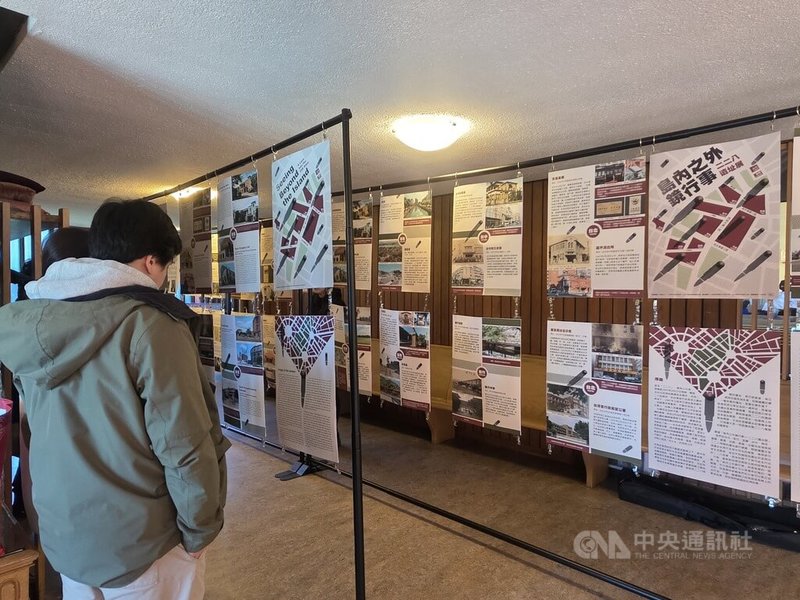 敘述228遺址和歷史的展覽板有著英文說明,方便不懂中文的民眾認識台灣228事件。中央社記者程愛芬溫哥華攝 115年3月1日