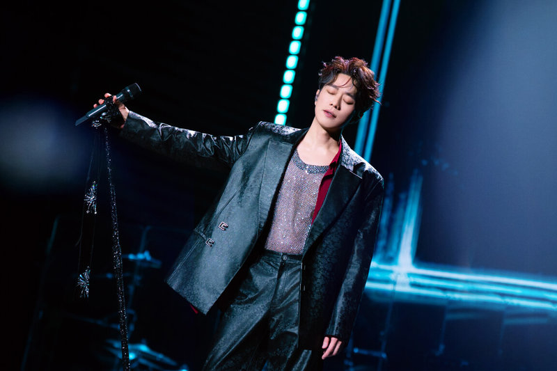 歌手張棟樑上月28日在澳門倫敦人綜藝館為巡演「第二十一個故事」畫下句點，但打破曾許下不掉淚約定，自嘲是烏龜。（張棟樑第二十一個故事巡演官方提供）中央社記者王心妤傳真　115年3月1日