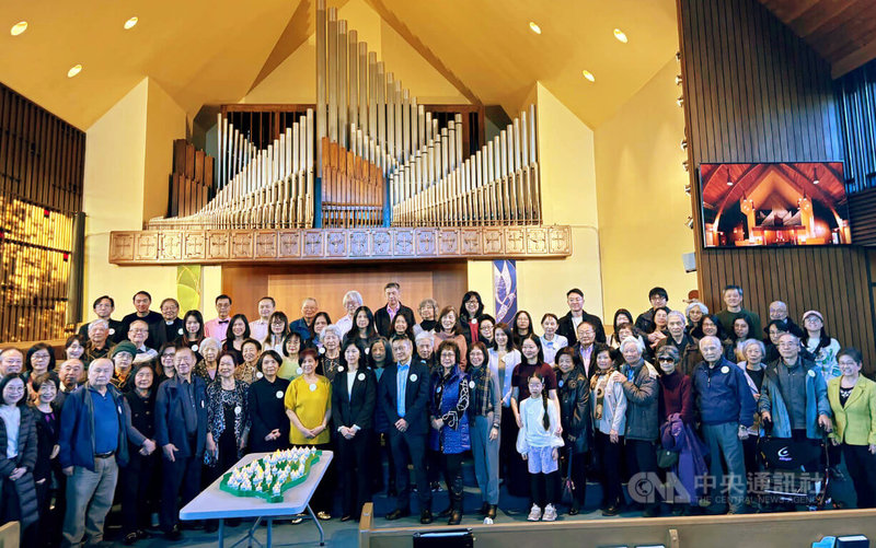 100多名溫哥華台灣人透過祈禱、歌聲、展覽和點燈儀式等多元方式，一起紀念228事件79周年。中央社記者程愛芬溫哥華攝　115年3月1日