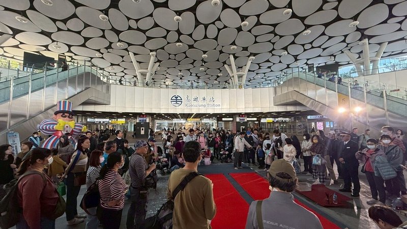 Global Mall環球購物中心高雄車站預計2028年正式登場，今年初已率先經營下沉式廣場「新高珵」，打造文創轉運新地標，透過市集、展覽、主題活動與街舞賽事等形式，提前暖身。（Global Mall環球購物中心提供）中央社記者曾智怡傳真 115年3月1日