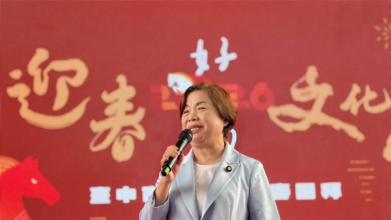 國民黨台中市長選舉民調將於3月底登場,爭取黨內提名的立委楊瓊瓔,1日馬不停蹄出席多場地方活動,從一早的馬拉松到下午的台中市藝文界新春團拜等。(楊瓊瓔服務處提供)中央社記者郝雪卿傳真 115年3月1日