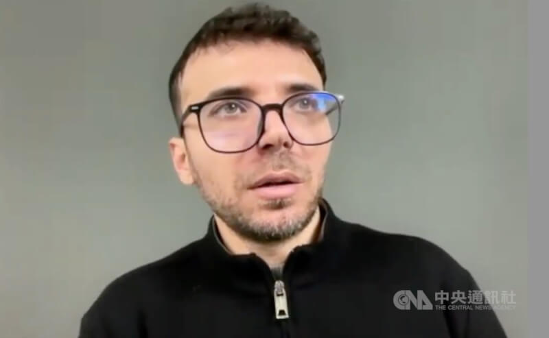 庫德族青年易馬丁出生於伊朗，長期關注中東局勢，近日接受中央社記者線上採訪時表示，伊朗政局若崩潰，恐掀難民潮與區域動盪。中央社記者施婉清開羅攝　115年3月1日