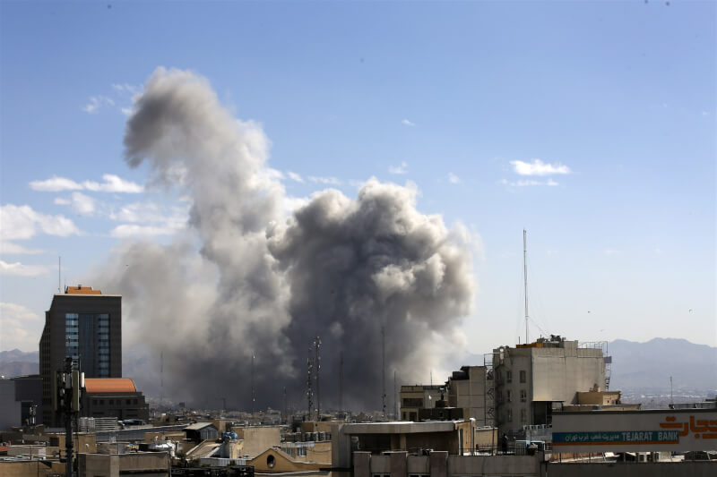 以色列1日空襲伊朗首都德黑蘭。（安納杜魯新聞社）
