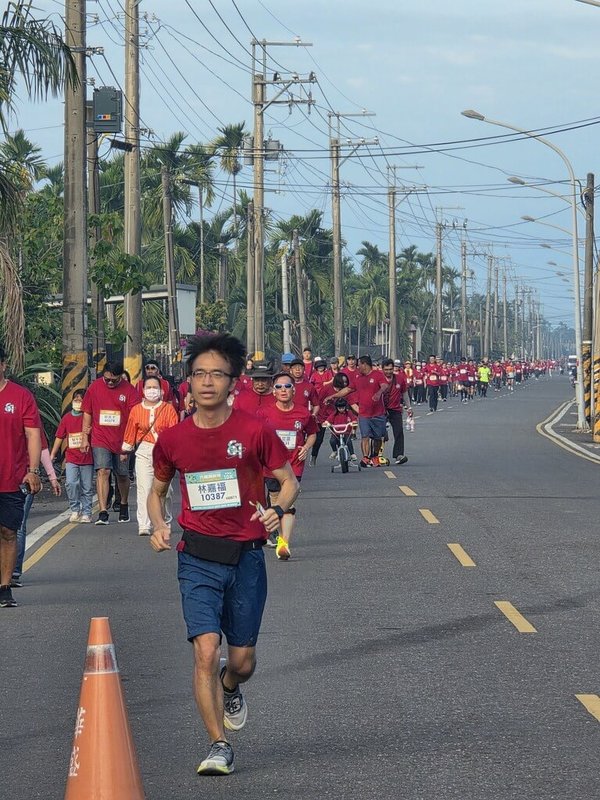 屏東佳冬鄉六堆健行路跑路線,融合在地文化與自然景觀,跑者沿途行經田園風光與客庄古蹟,以雙腳認識佳冬。(佳冬鄉公所提供)中央社記者黃郁菁傳真 115年3月1日