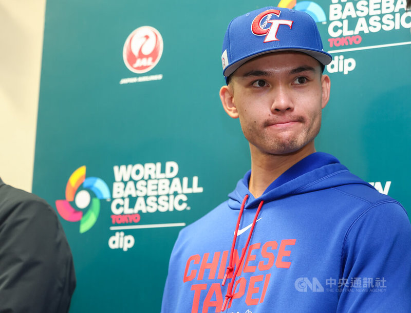 台美混血好手費柴德（Stuart Fairchild）代表台灣打經典賽，他2日在練球結束後受訪分享調整狀況，並提到加入台灣隊後受到球隊及球迷熱情的歡迎，完全超乎預期和想像。中央社記者王騰毅宮崎攝  115年3月2日