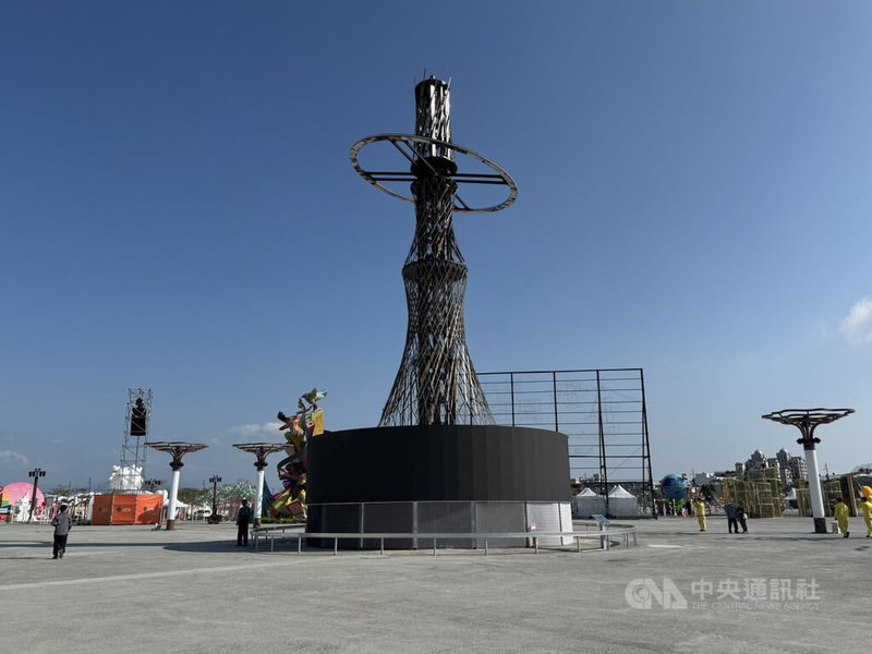 2026台灣燈會3日起至15日將在嘉義盛大登場，主燈「光沐」（圖）以太陽、神木與水為象徵，從「世界的阿里山」出發，描繪台灣自海洋誕生、生命演化到文明形成的旅程。中央社記者余曉涵攝　115年3月2日