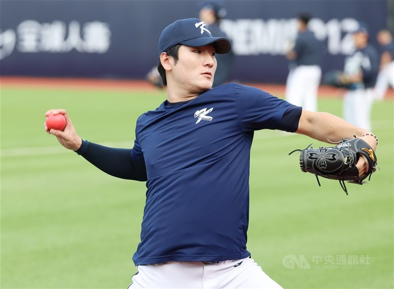世界棒球經典賽（WBC）韓國2日官辦熱身賽與日職阪神虎交手，由外界預測正式賽可能對台的投手郭彬（圖）先發，但投2局失掉3分退場。（中央社檔案照片）