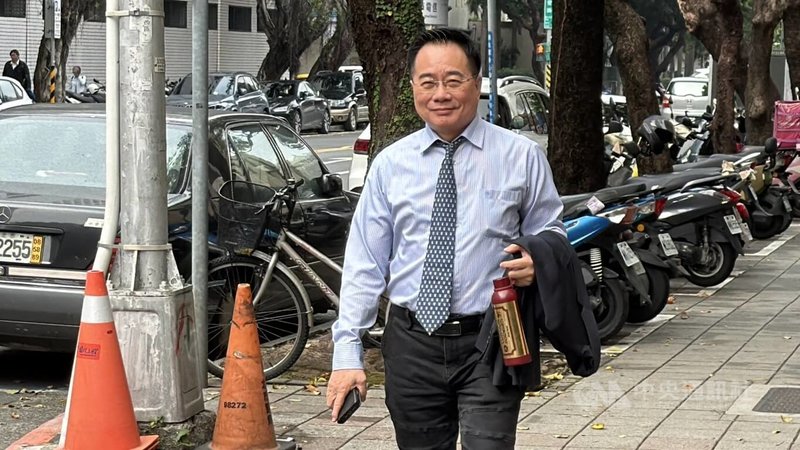 前中影董事長蔡正元（圖）涉三中案，其中業務侵占罪判刑3年6月確定、尚未執行。蔡正元聲請再審，2日赴台灣高等法院出庭，強調將爭取清白。中央社記者劉世怡攝　115年3月2日