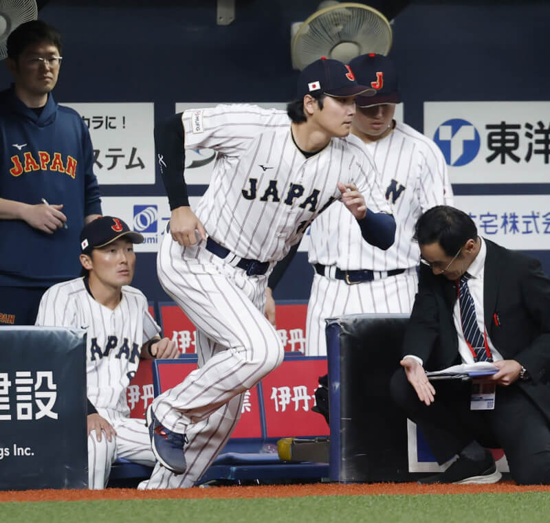 世界棒球經典賽（WBC）日本隊2日在大阪京瓷巨蛋進行強化試合對戰歐力士，大谷翔平（前）擔任第2棒先發出場。（共同社）