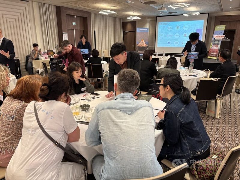 台灣觀光代表團2日於巴黎舉辦台灣觀光推廣會,向法國業者介紹各項亮點。台灣旅行社業者們觀察,法國人對文化、美食、戶外活動特別感興趣。中央社記者曾依璇巴黎攝 115年3月3日
