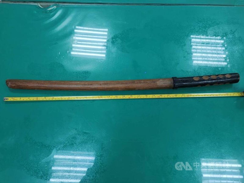 北市謝男日前因醉酒大聲咆哮且持木刀胡亂揮砍，遭警方於3日查獲送辦。（翻攝照片）中央社記者黃麗芸傳真　115年3月3日