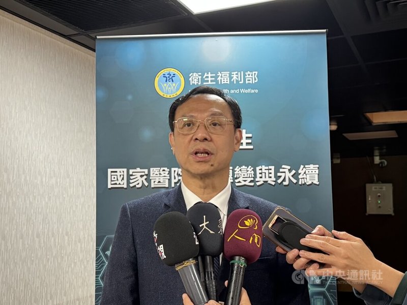 藍營擬推0到6歲健保費國家付，衛福部長石崇良（圖）3日說，全面補助恐違背健保「量能負擔」精神，甚至產生「越有能力者補越多」疑慮，並排擠其他福利預算，應審慎討論。中央社記者沈佩瑤攝　115年3月3日