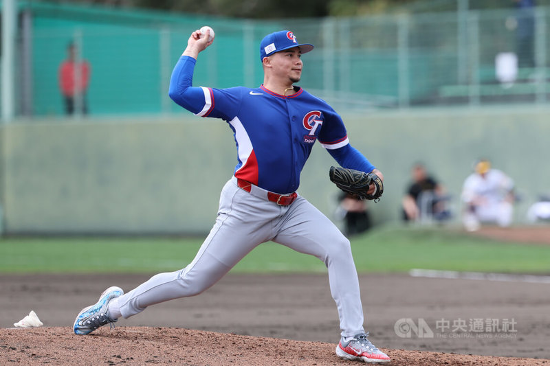 世界棒球經典賽（WBC）台灣隊3日在官辦熱身賽投打發揮，終場以5比1擊敗日職軟銀隊二軍。台灣隊投手林凱威後援登板表現穩定無失分。中央社　115年3月3日