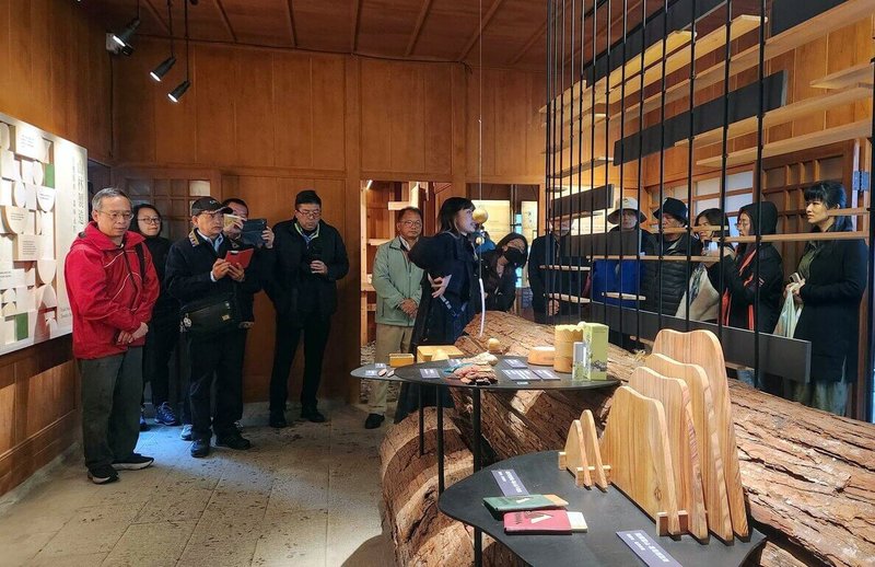 林業及自然保育署嘉義分署3日在阿里山森林遊樂區正式啟用林業故事館與山野創作館，其中在故事館內呈現出鐵道、木馬道與集材索道如何形塑山林地景與聚落。（林保署嘉義分署提供）中央社記者黃國芳傳真　115年3月3日