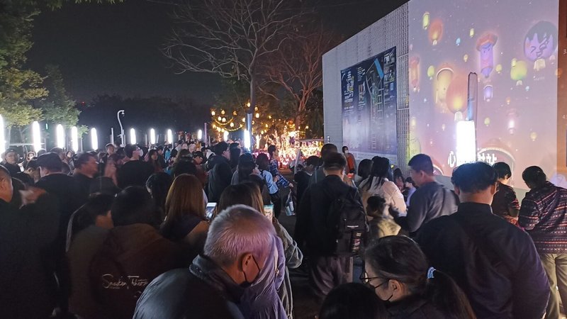 中台灣燈會3日晚間將閉幕，有民眾在社群網站發文指燈會心願發射站打「台灣獨立」無法送出，台中市政府表示，絕對不會篩選文字，打「中華民國萬歲」、「台灣獨立」都可以。（台中市政府提供）中央社記者郝雪卿傳真 115年3月3日