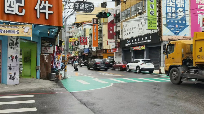 彰化市大埔路民國114年1月劃設標線型人行道後（圖），居民認為影響車流、停車，3日希望彰化縣政府改善。縣府表示，已依民眾反映改善住家門前出入、商家門前改臨時停車區等，持續滾動檢討。（彰化市公所提供）中央社記者蕭博陽傳真　115年3月3日