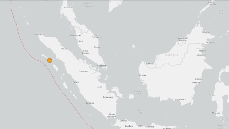 印尼蘇門答臘外海（原點處）3日發生規模6.1地震。（圖取自美國地質調查所網頁earthquake.usgs.gov）