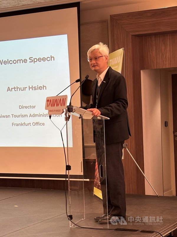 台灣觀光代表團2日於巴黎舉辦台灣觀光推廣會,向法國業者介紹各項亮點,交通部觀光署駐法蘭克福辦事處主任謝長明出席致詞。 中央社記者曾依璇巴黎攝 115年3月3日