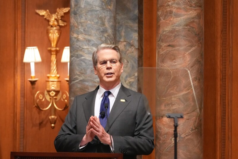 美國財政部長貝森特4日表示，15%全球性關稅很可能在本週實施。（美聯社）