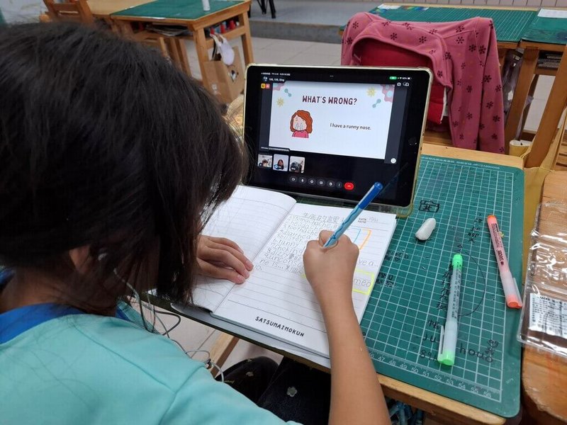 教育部4日發布新聞稿，「以數位教學提升偏遠地區學生英語力計畫」參與學校及學生人數逐年成長，到114學年度累計服務小學生達2117人次。（教育部提供）中央社記者陳至中台北傳真　115年3月4日